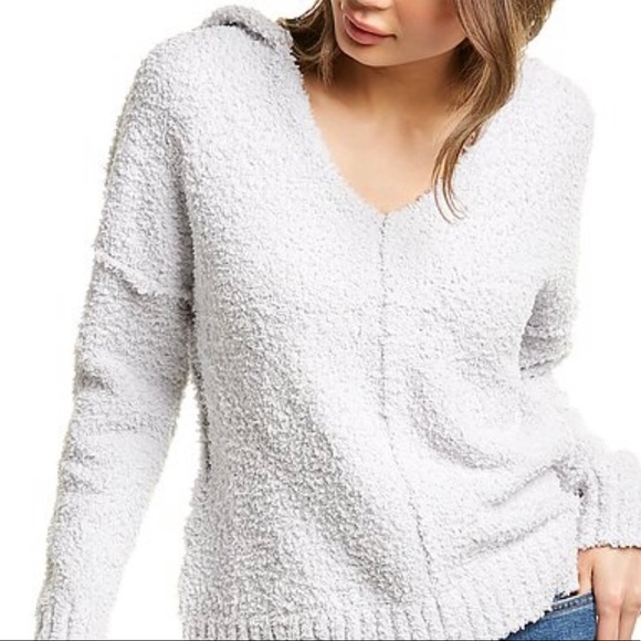 Tommy Bahama Sweaters - TOMMY BAHAMA ISLAND SOFT V-NECK HOODIE (L)
